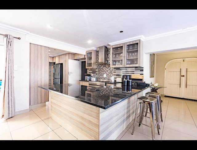 4 BEDROOM FREESTANDING FOR SALE IN BEACON BAY